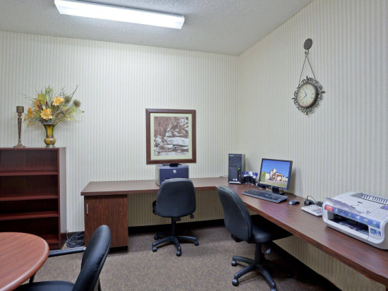 Days Inn by Wyndham Dodge City - photo 11