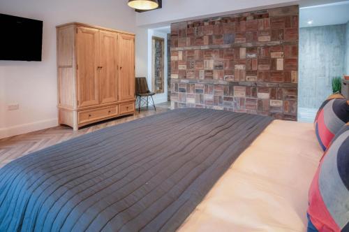 Suite 4 Sleeping Giant Hotel Pen Y Cae Inn in Brecon, United Kingdom