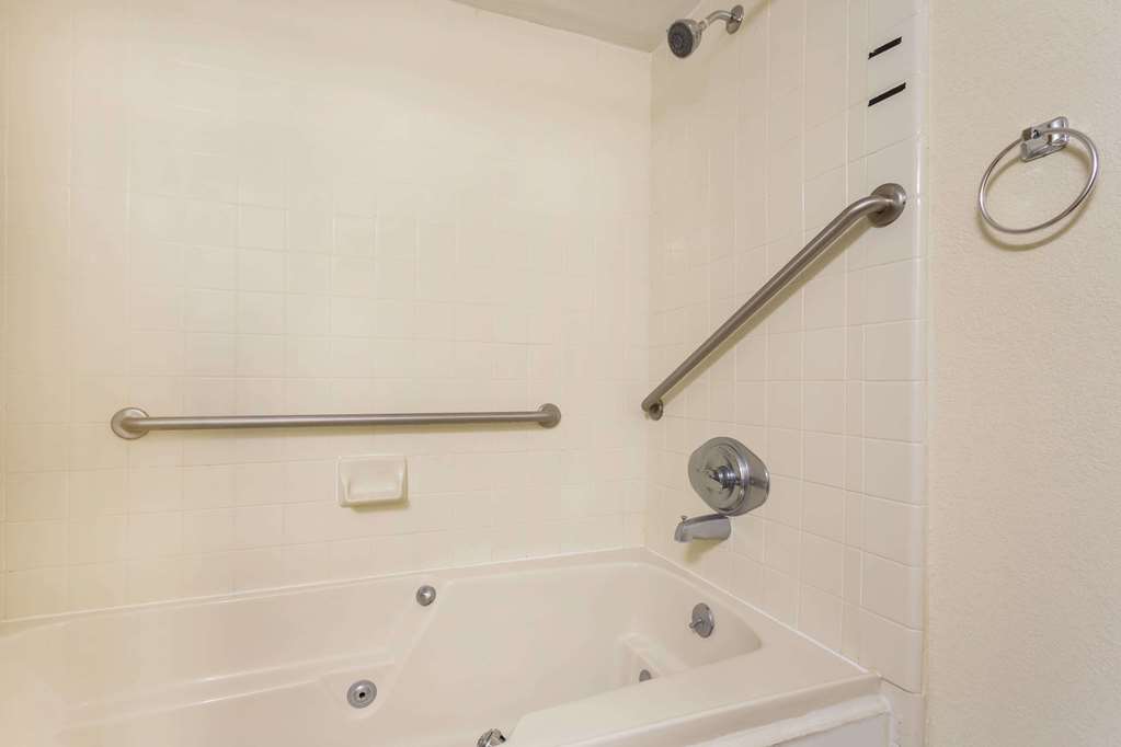 Howard Johnson by Wyndham Williamsburg - photo 7