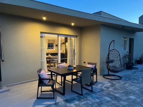 Holiday Home MaRe — 4-Star Luxury Hotel in None, Croatia