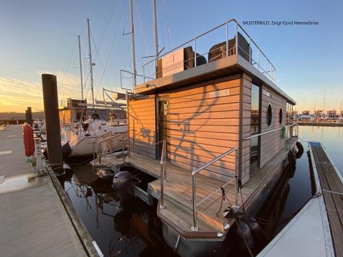 Hausboot Fjord MobyDick in Flensburg mit Dachterrasse in Flensburg, Germany