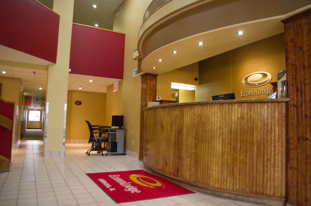 Howard Johnson by Wyndham Urbana - photo 4