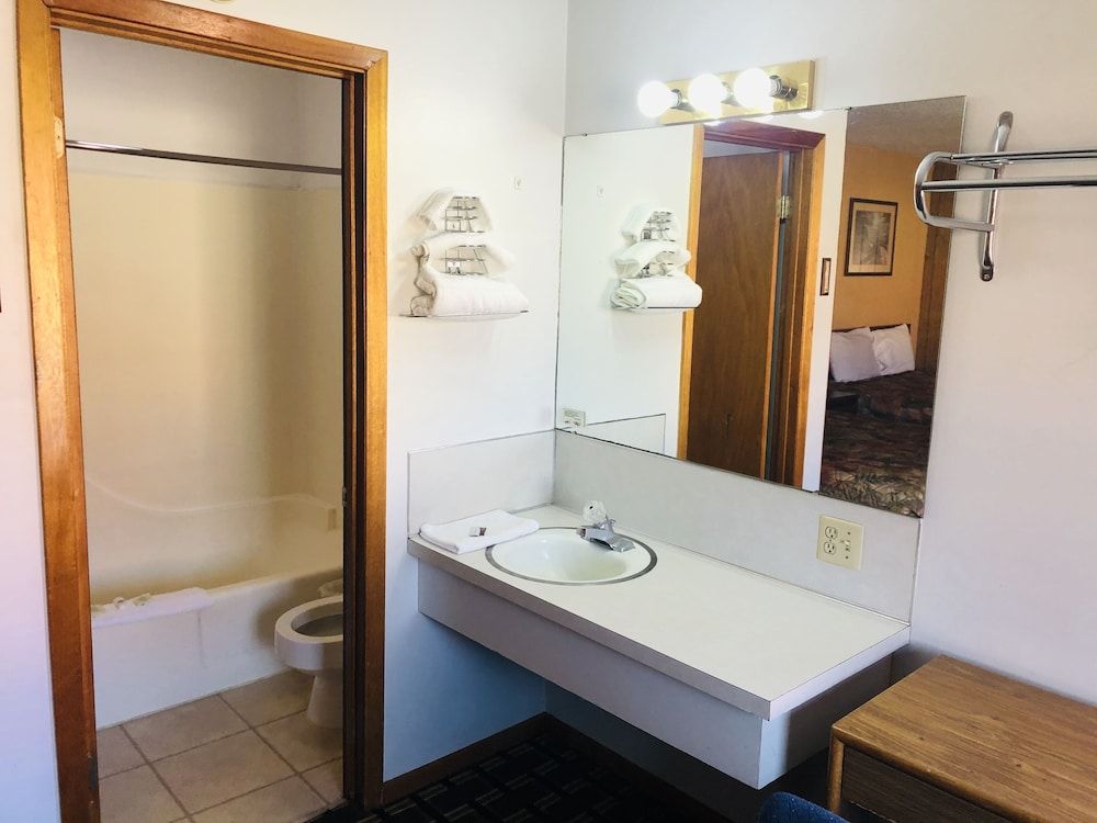 Big 12 Motel Broken Bow NE - photo 5