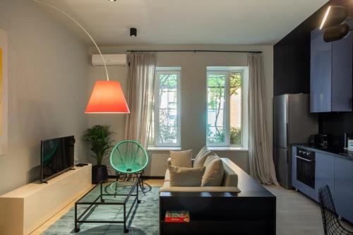 Newly Renovated Modern 2BR Apartment near Fabrika
