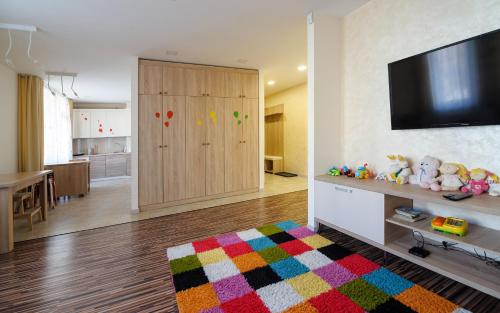 Colored balloons 3 bedrooms 3 bathrooms equipped large apartments — 4-Star Luxury Hotel in Lviv, Ukraine