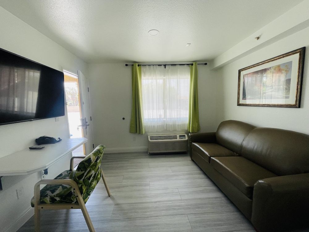 Loma Linda Inn - photo 18