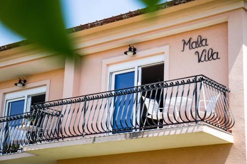 Apartments Mala Vila — 4-Star Luxury Hotel in Rab, Croatia