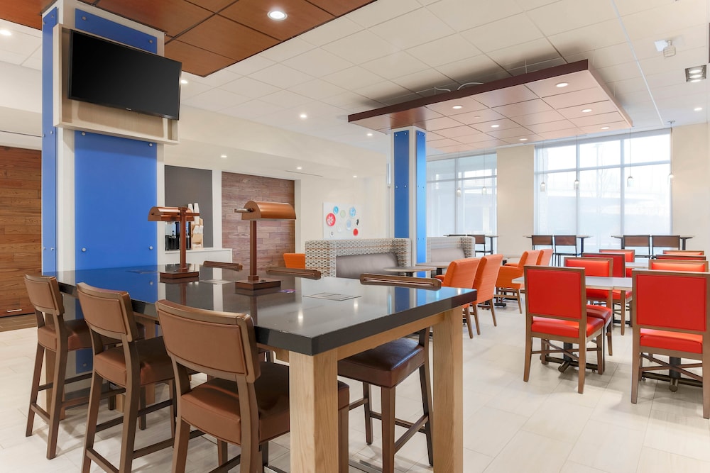 Holiday Inn Express & Suites Chicago O'Hare Airport by IHG - photo 33