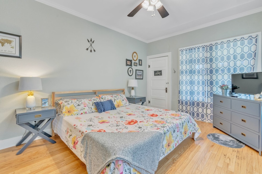 Bright And Fun 3br Cozy Nook 3 Bedroom Home By Redawning 12791498 — Seguin