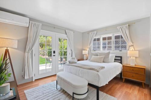 Restful Retreat Vibrant Tranquil Yard — 4-Star Luxury Hotel in San Diego, United States