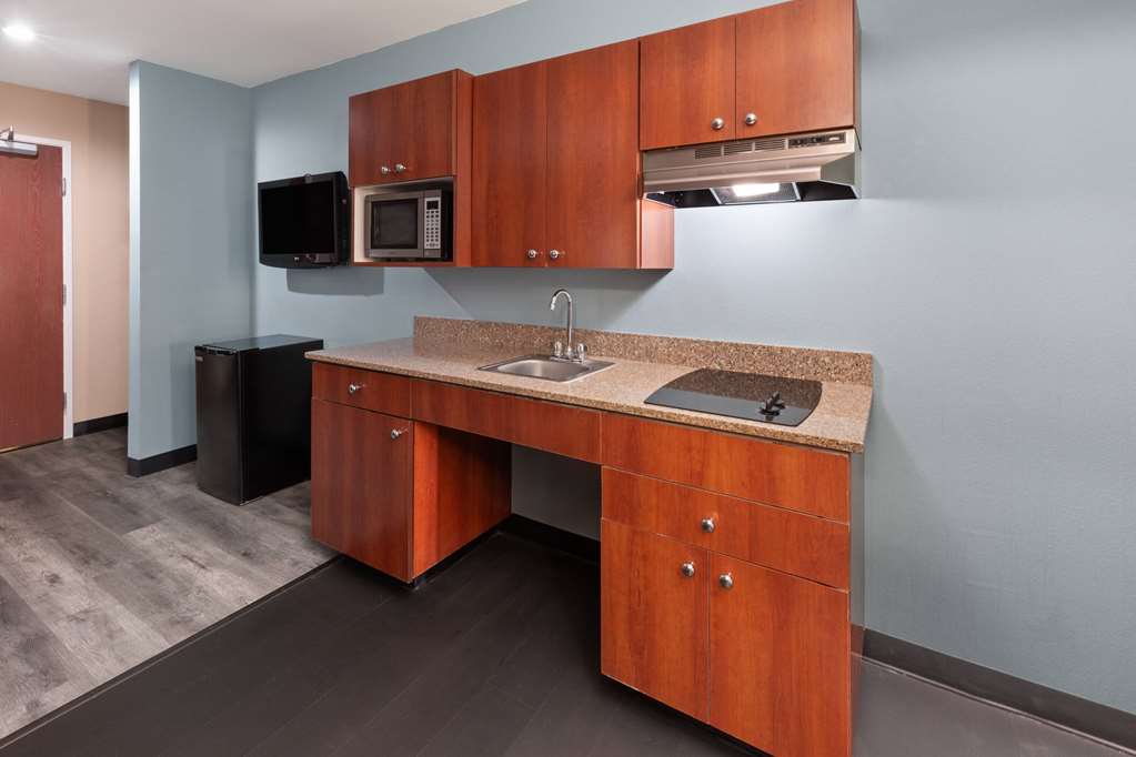 Super 8 by Wyndham Lubbock West - photo 31