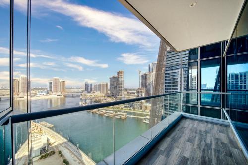 Modern Apartment with Canal Views Near Dubai Mall and Burj Khalifa — 4-Star Luxury Hotel in Dubai, United Arab Emirates