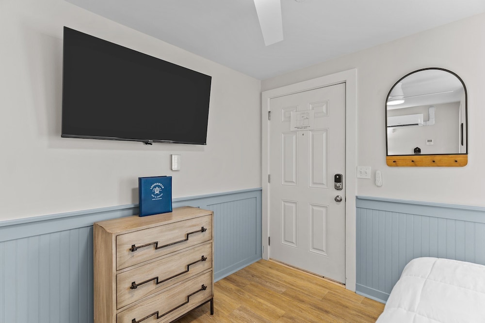 Loggerhead Inn and Suites - photo 30