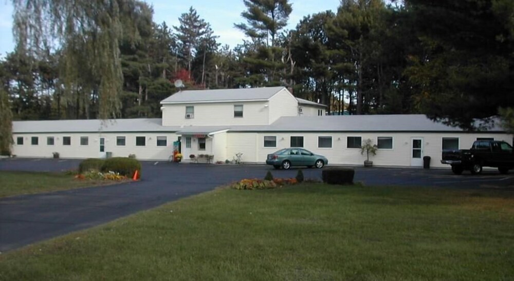 Pine Haven Motel - last minute hotel in North Hampton