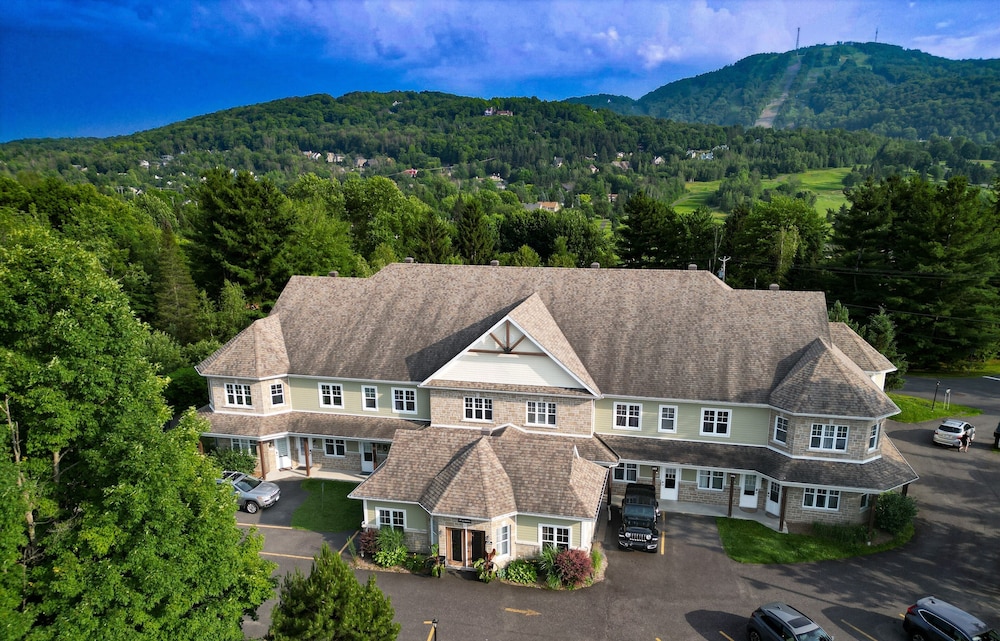Condo le 204 Champlain — 4-Star Luxury Hotel in Bromont, Canada