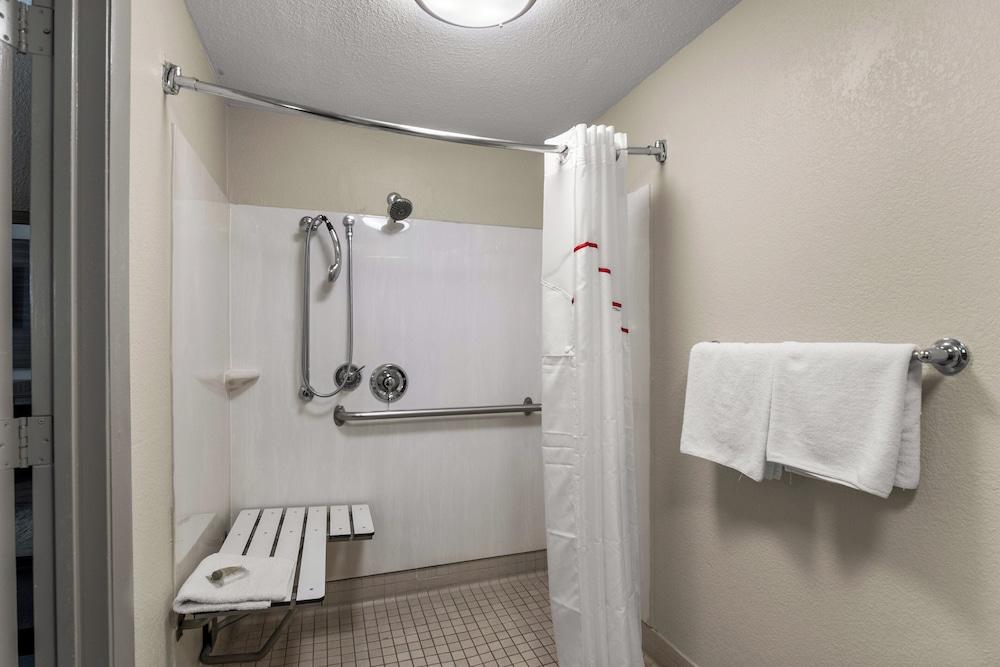 Red Roof Inn Enfield - photo 21