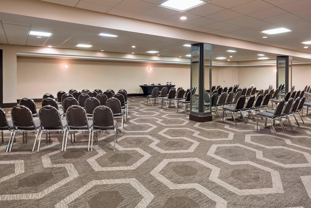 Royle Hotel Milwaukee Airport - photo 19