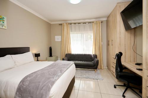 Menlyn Maine Spacious Cottage — 4-Star Luxury Hotel in Pretoria, South Africa