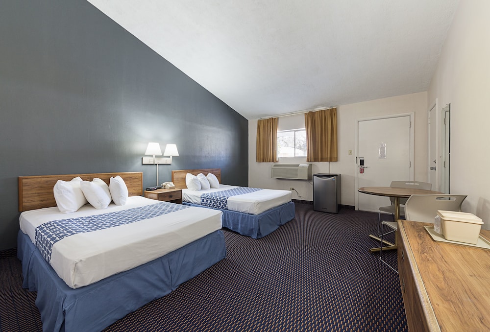 Parkview Inn and Conference Center - photo 2