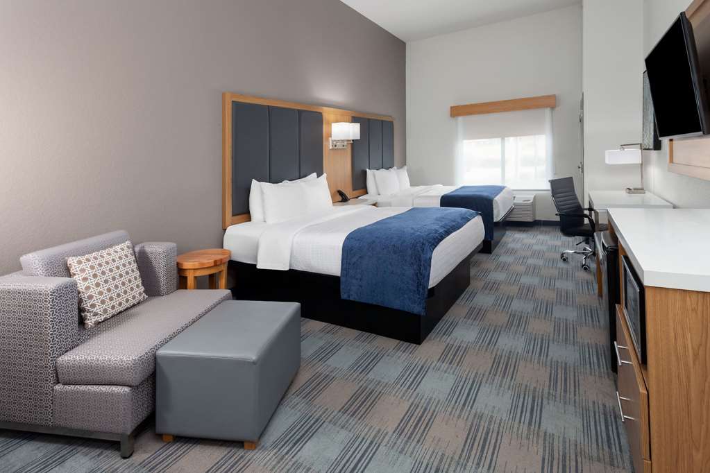 La Quinta Inn & Suites Coralville Iowa City - photo 8