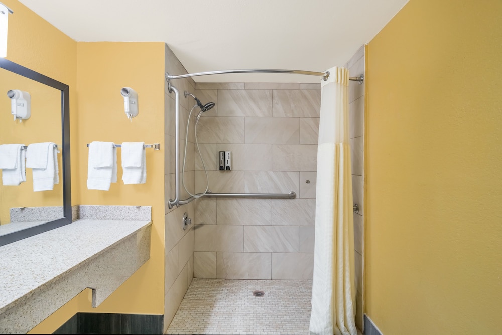 Baymont by Wyndham Goodlettsville Nashville - photo 4