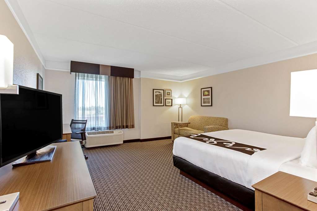 La Quinta Inn & Suites by Wyndham Panama City - photo 23