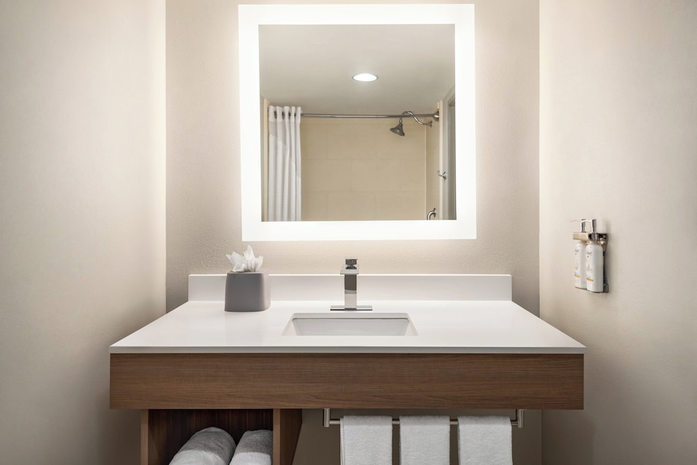 Holiday Inn Express Hotel & Suites Fredericksburg by IHG - photo 30