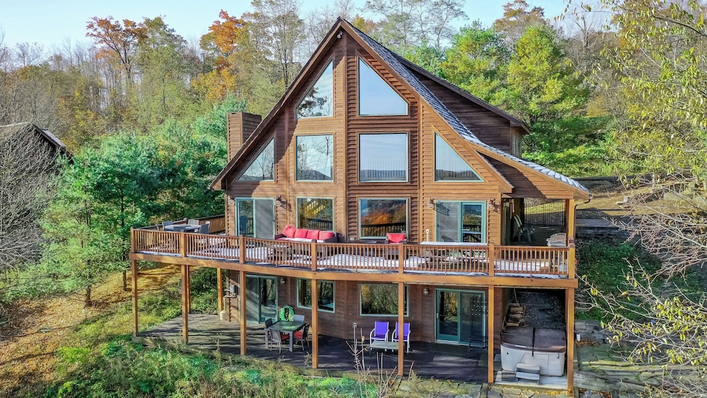 Ski Country Vista — 4-Star Luxury Hotel in Mchenry, United States