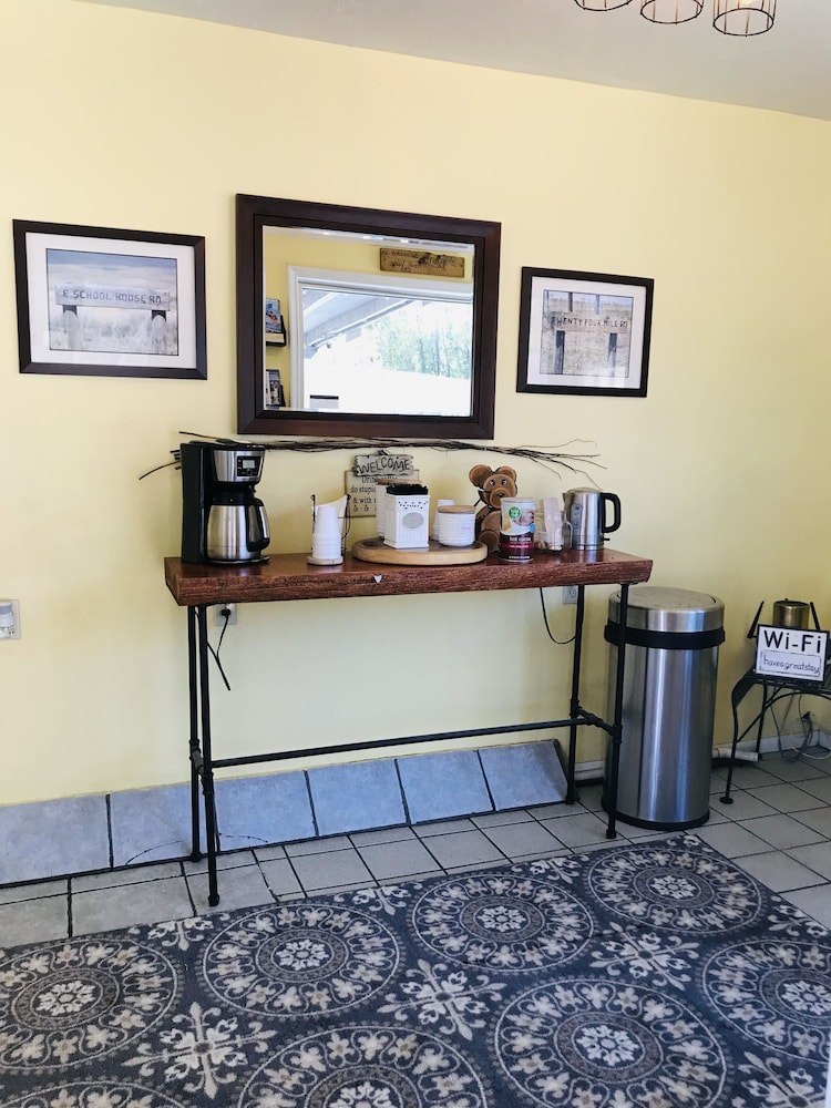 Lava Spa Motel & RV Park - photo 28