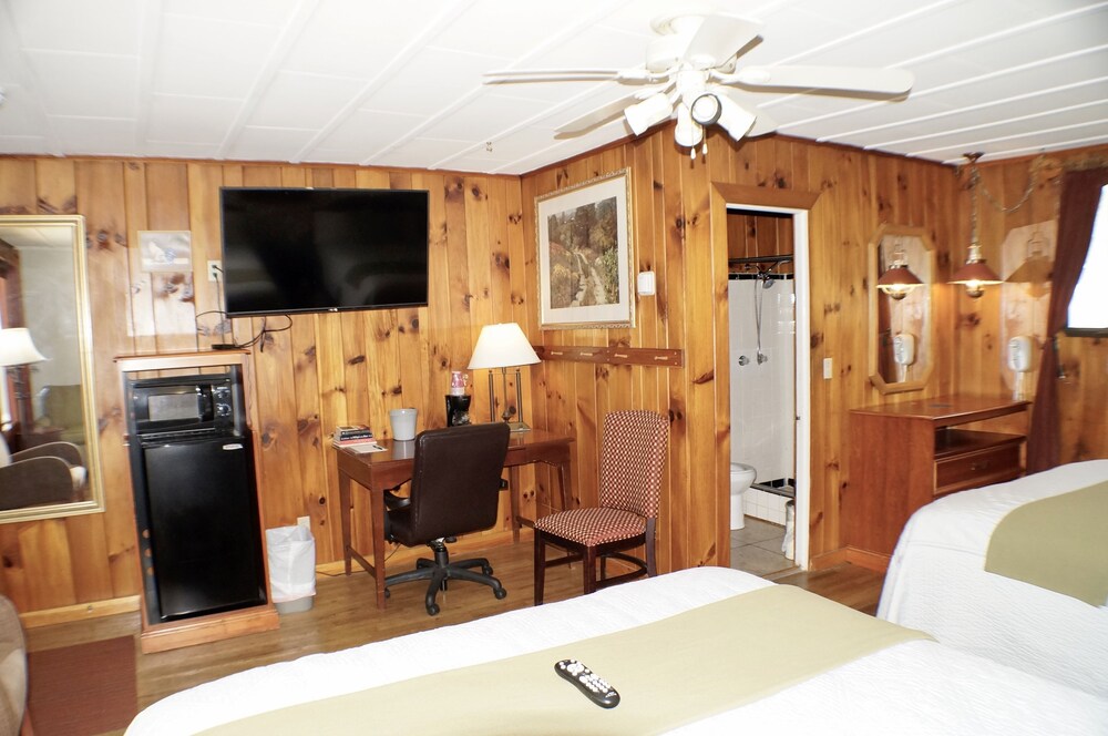 CedarWood Inn - photo 82