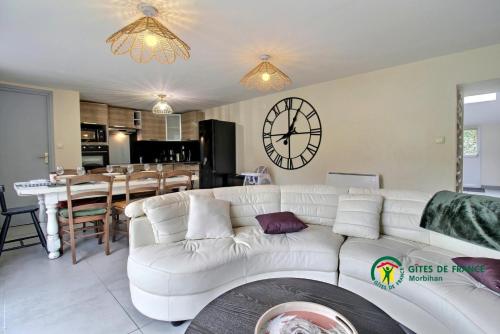 Au charme des bois — hotel in Plouhinec
