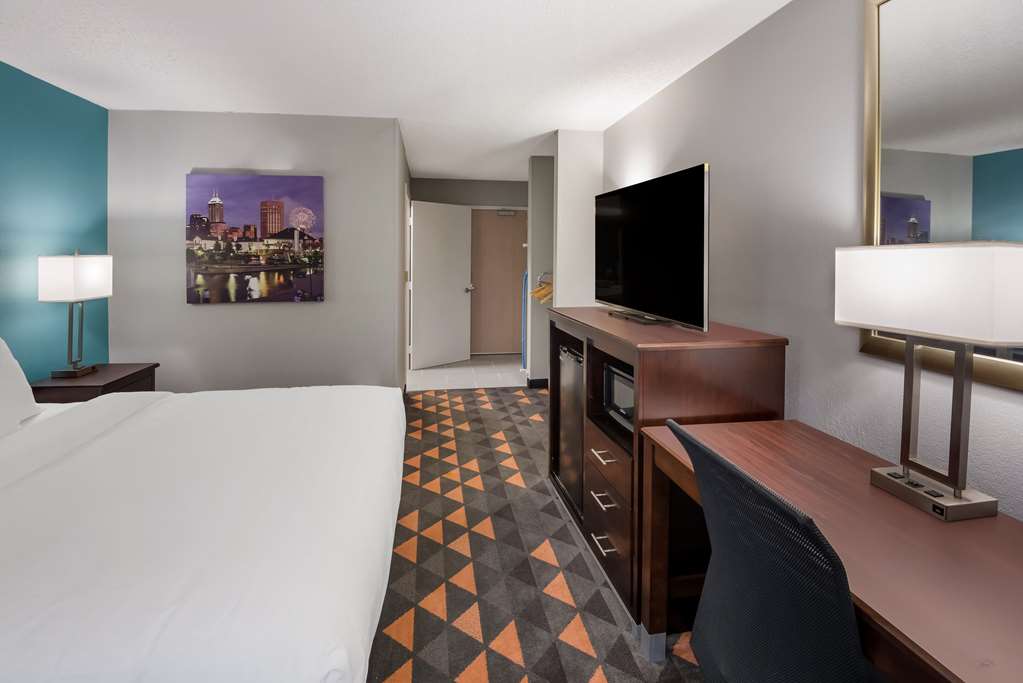 Clarion Pointe Indianapolis Northeast - photo 14