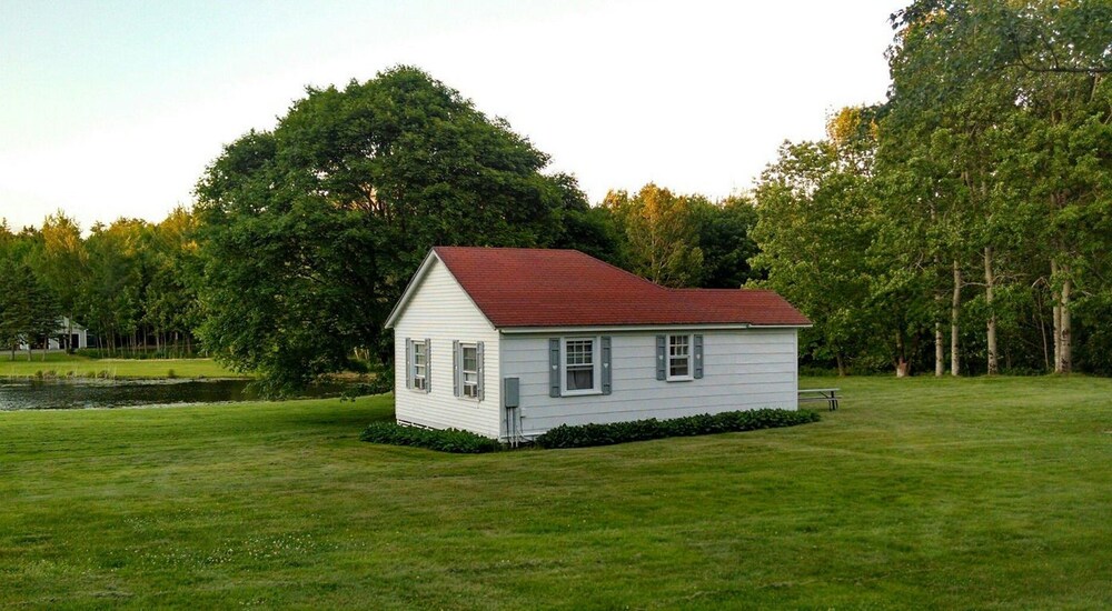 Eden Village Motel & Cottages - photo 25