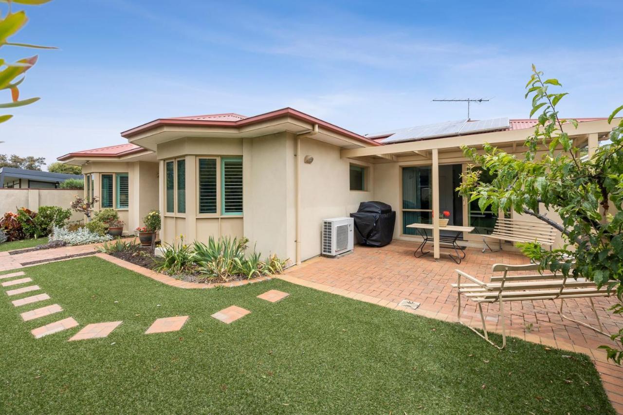 Incredible Location Steps to Torquays Cafes and Beaches Pet Friendly — 4-Star Luxury Hotel in Torquay, Australia