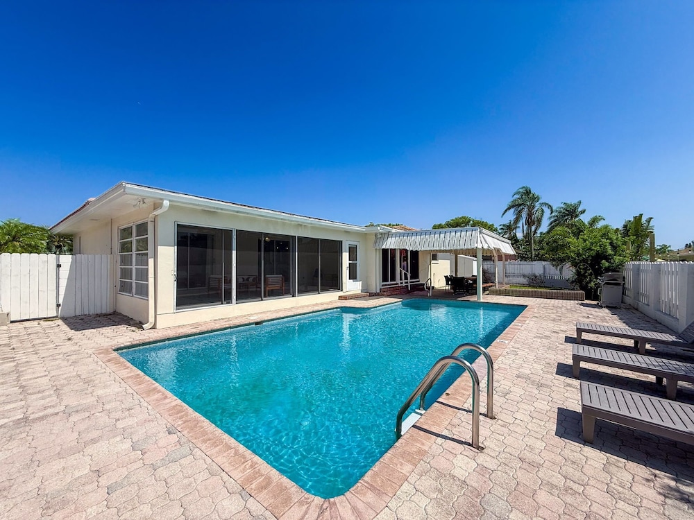 Pool Pet Friendly Game Room in Dunedin, United States