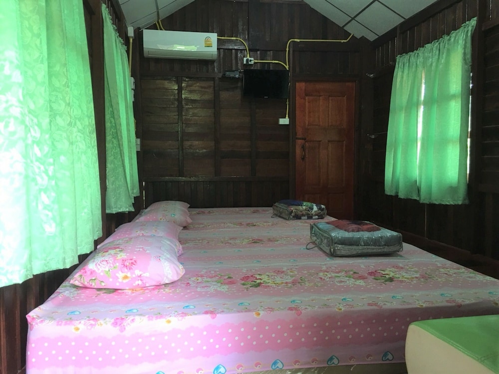 Baan Pak Wangthong - carbon neutral hotel in Ban Dung