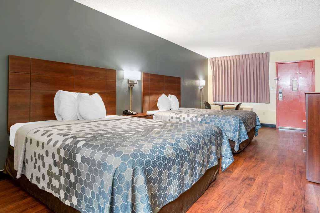 Econo Lodge Inn & Suites Forest - photo 9
