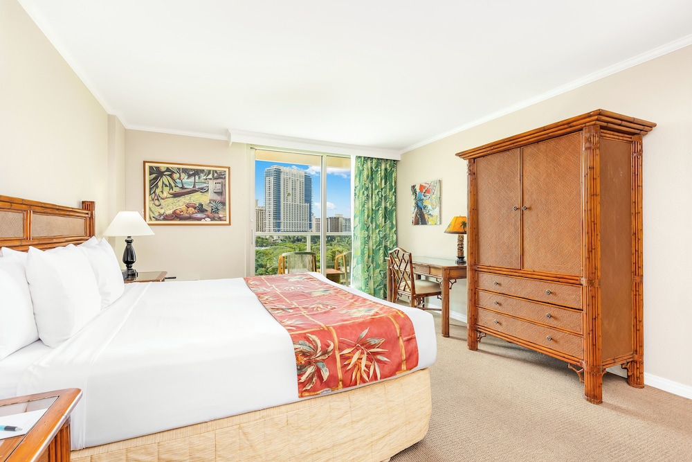 Luana Waikiki Hotel & Suites - photo 59