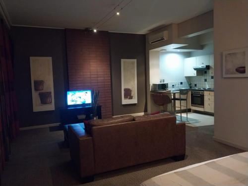 Urban City Kraal at Mapungubwe Hotel — 4-Star Luxury Hotel in Johannesburg, South Africa
