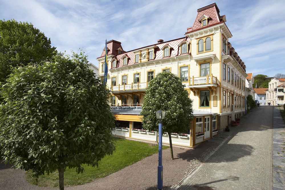 Grand Hotel Marstrand — 4-Star Luxury Hotel in Aelvaengen, Sweden