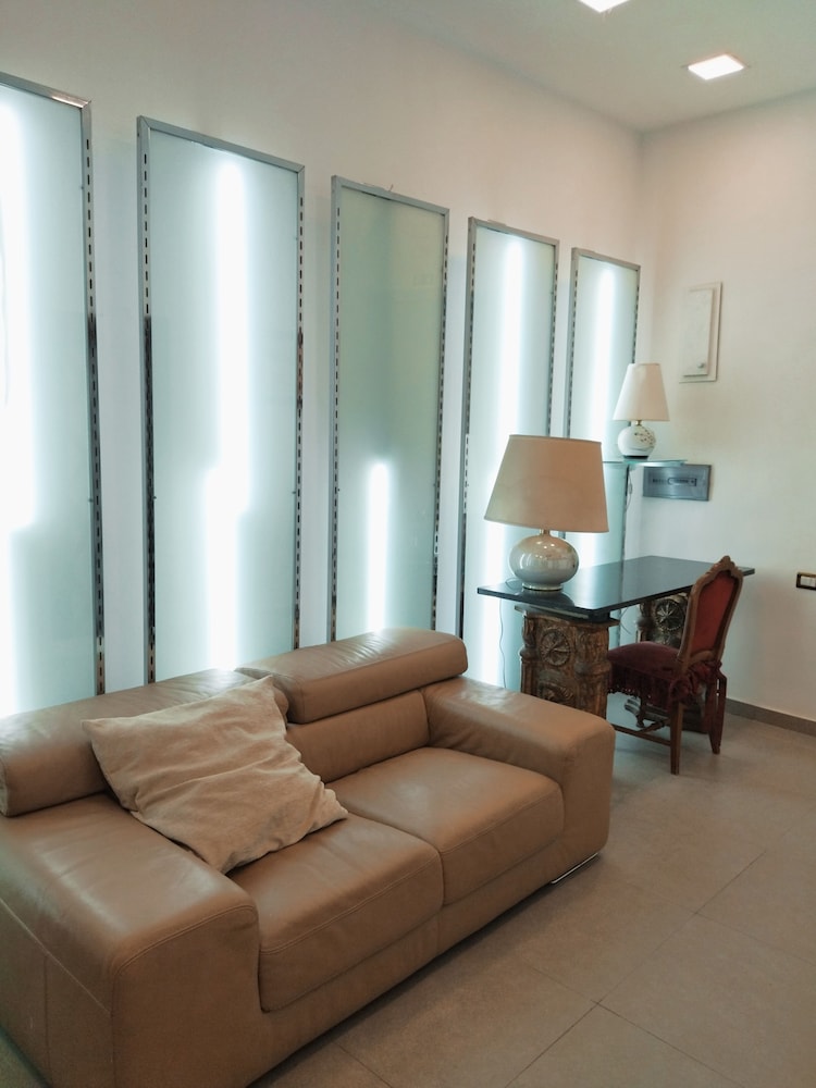 Don Carlo Rooms - last minute hotel in Naples