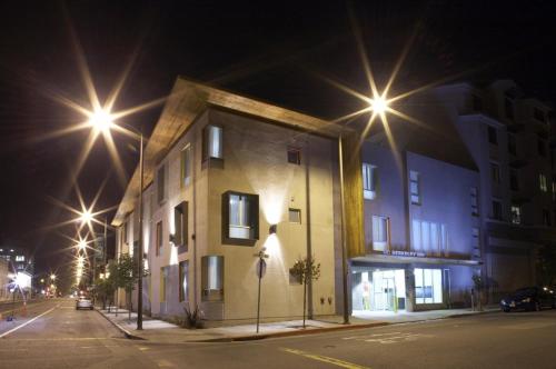 Downtown Berkeley Inn - carbon neutral hotel in Berkeley