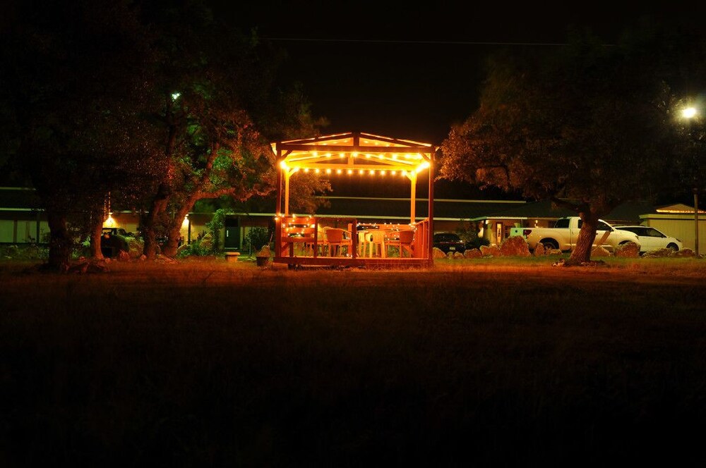 Outpost Motel - photo 15