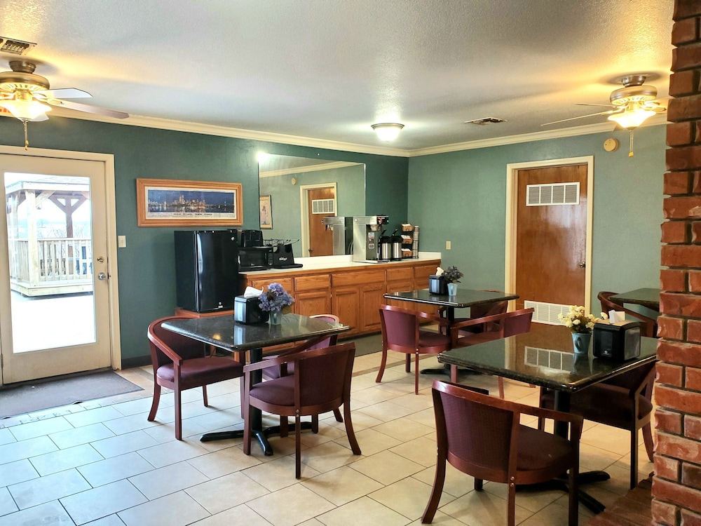 Candlelight Inn & Suites Hwy 69 near McAlester - photo 31