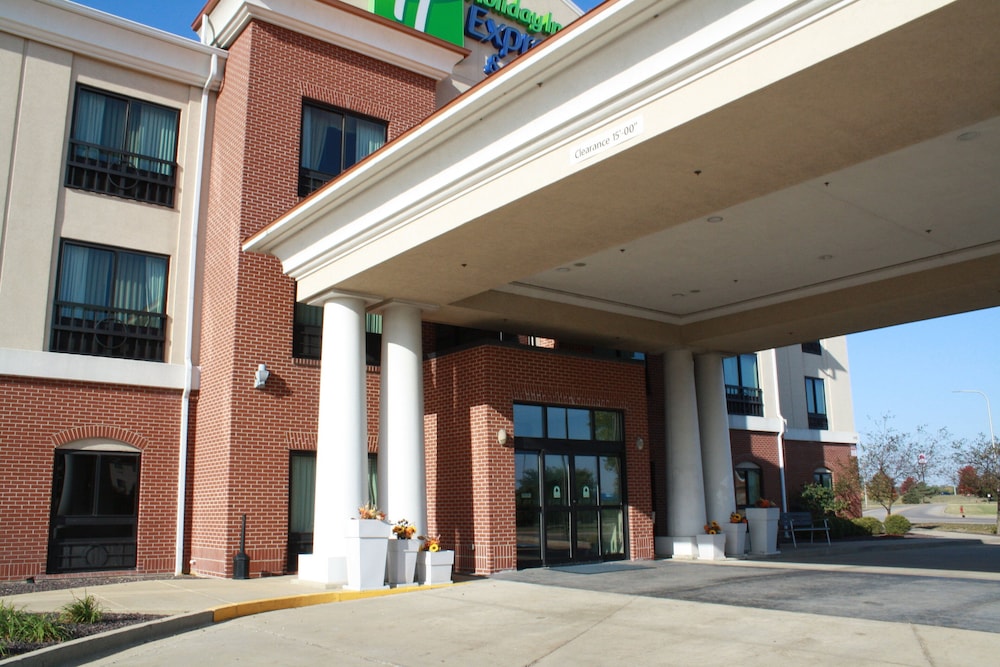 Holiday Inn Express & Suites Morton Peoria Area by IHG - photo 75