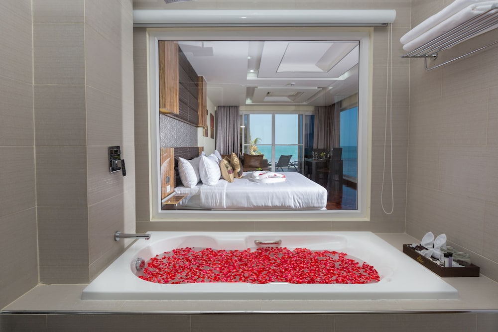 Royal Beach Boutique Resort & Spa Koh Samui — 4-Star Luxury Hotel in Koh Samui, Thailand