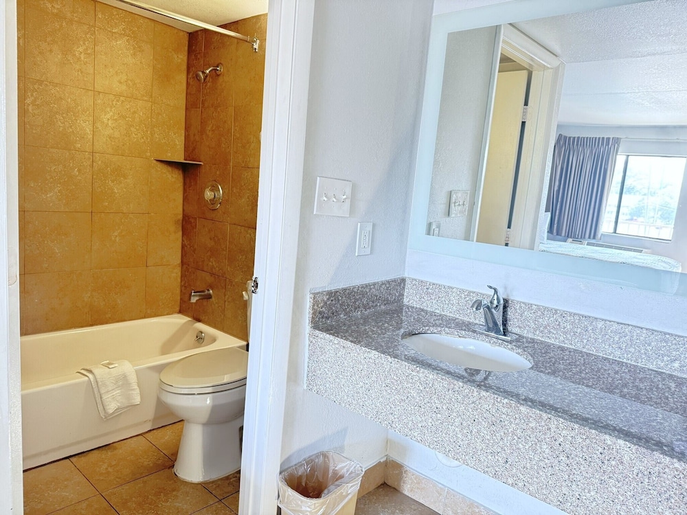 Masters Inn Tucker - photo 32