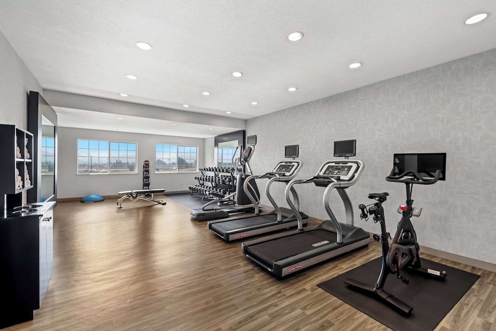 Hampton Inn Morgan Hill - photo 41