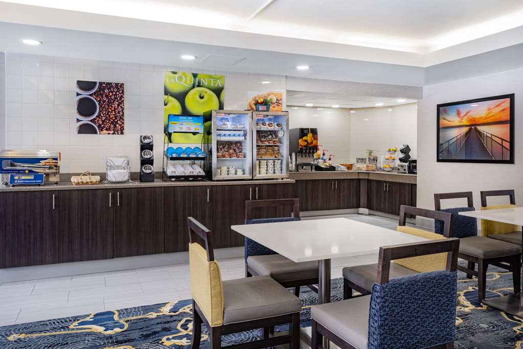 La Quinta Inn & Suites by Wyndham Minneapolis Minnetonka - photo 16
