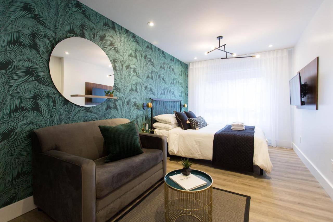 Blue Tropics Studio in Little Italy with kitchen by Den Stays — 4-Star Luxury Hotel in Montreal, Canada